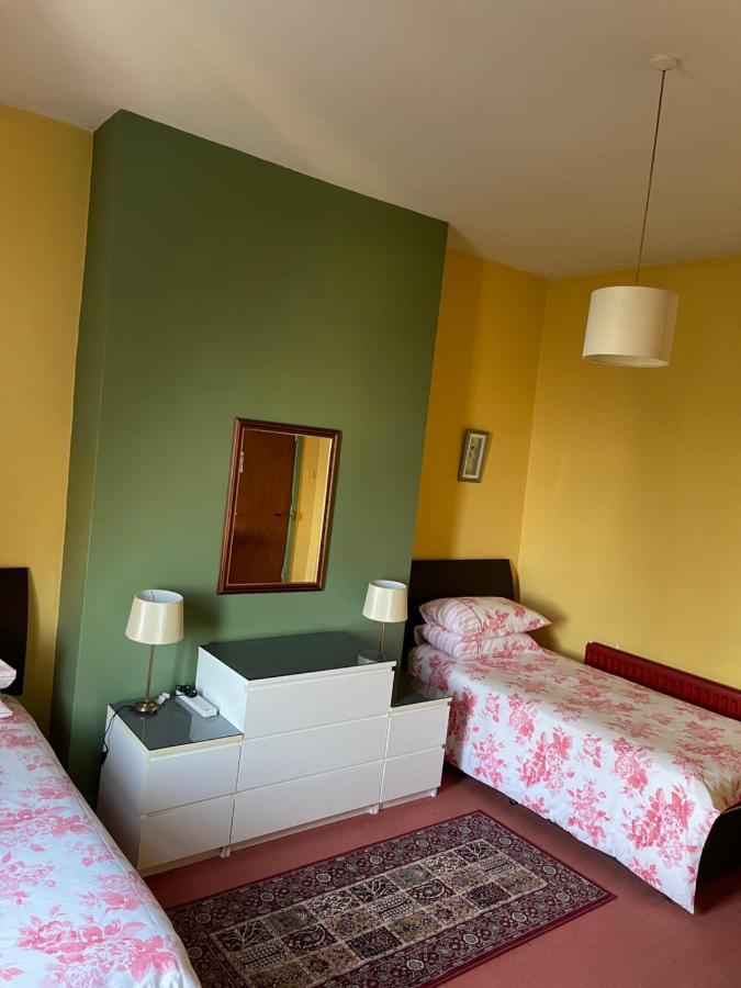 Chimneys Guest House Blackburn  Ngoại thất bức ảnh