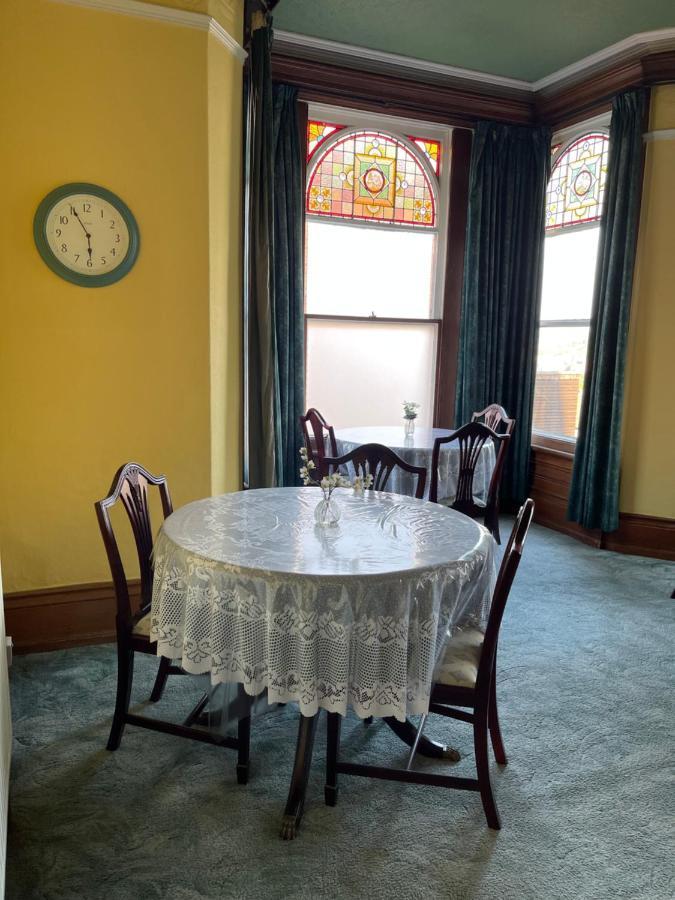 Chimneys Guest House Blackburn  Ngoại thất bức ảnh